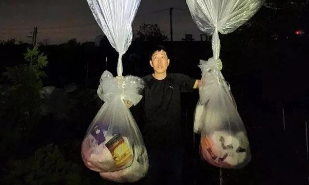 Νότια Κορέα: Συνεχίζει τον... βρώμικο πόλεμο - Έστειλε μπαλόνια με «απαγορευμένο υλικό» στον Βορρά